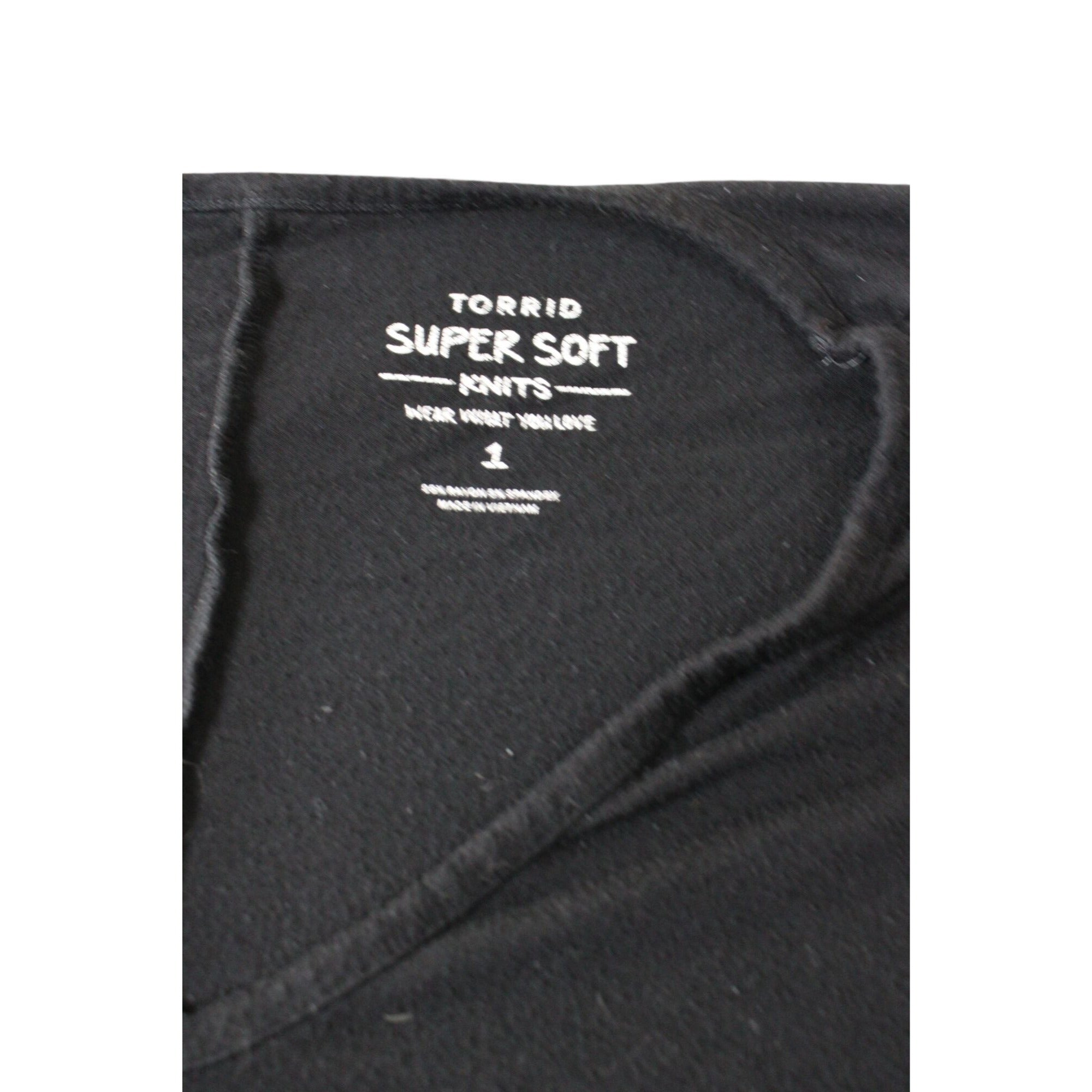 Torrid Super Soft Black Knit Short Sleeve V-Neck Womens Shirt Size 1