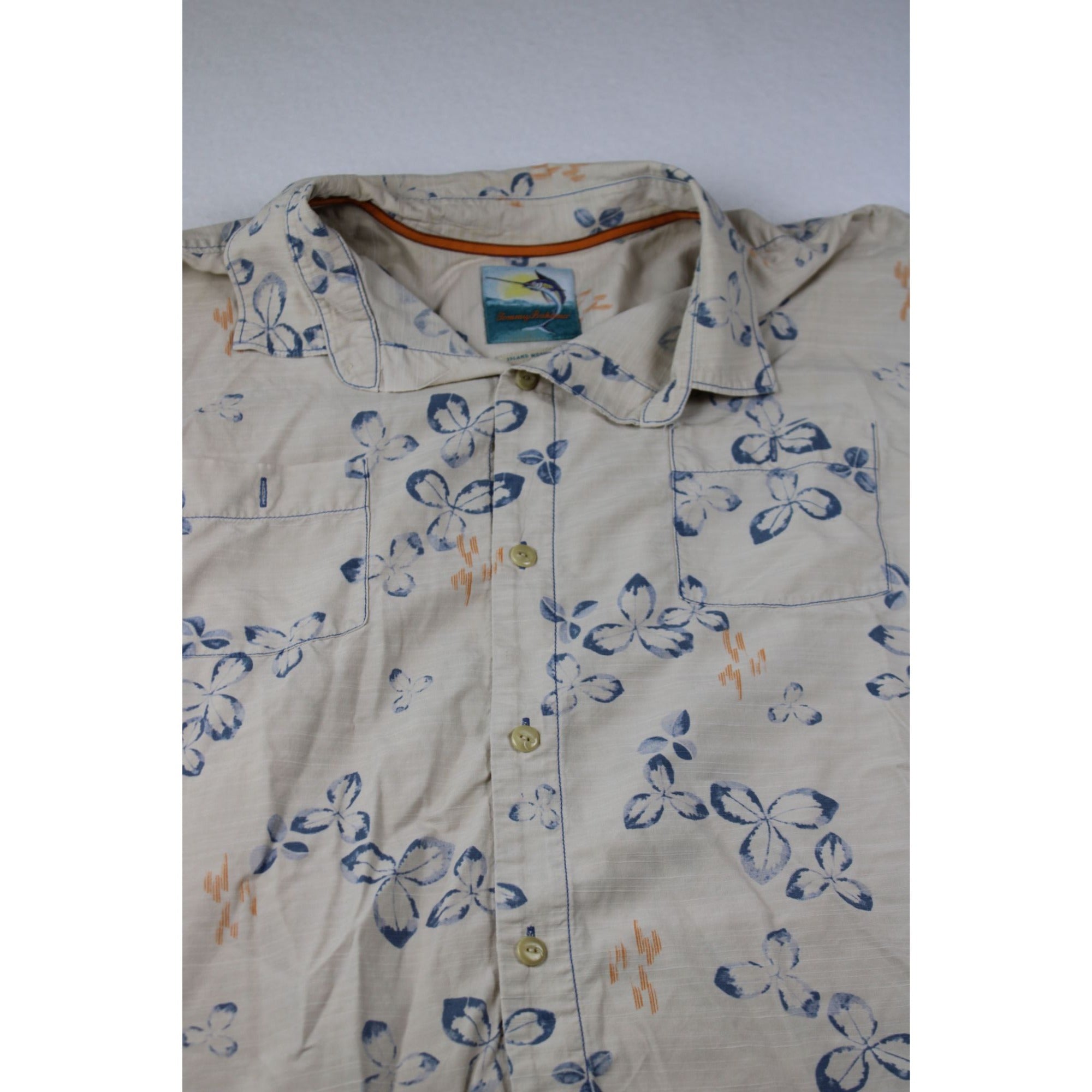 Tommy Bahama Island Modern Fit Button Up Camp Shirt White Blue Floral Resort Vacation Men’s