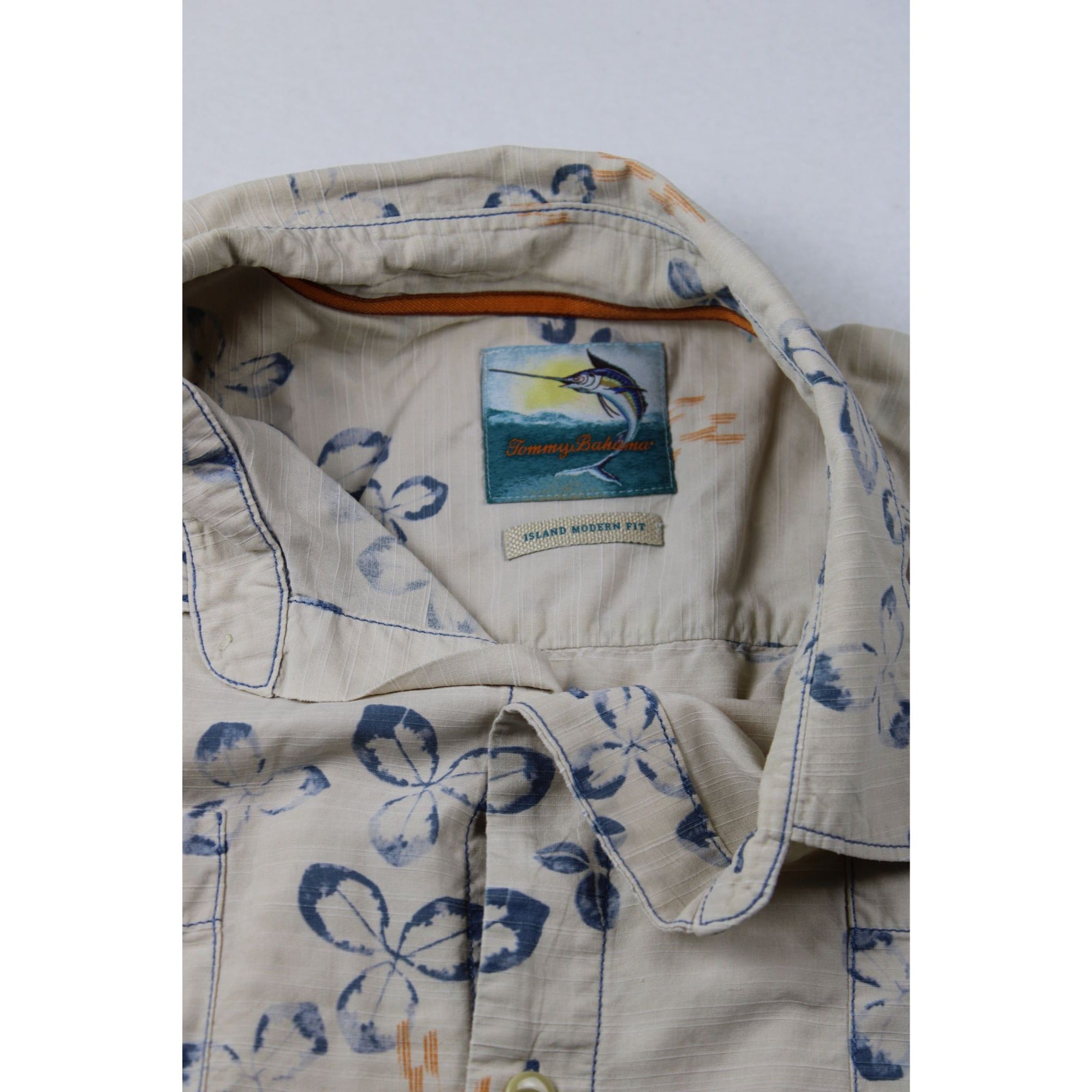 Tommy Bahama Island Modern Fit Button Up Camp Shirt White Blue Floral Resort Vacation Men’s