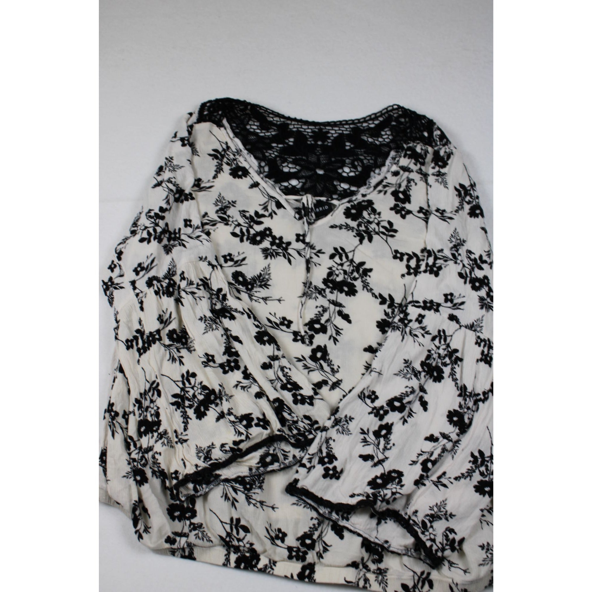Torrid Womens Floral Lace Trim Blouse Size 3