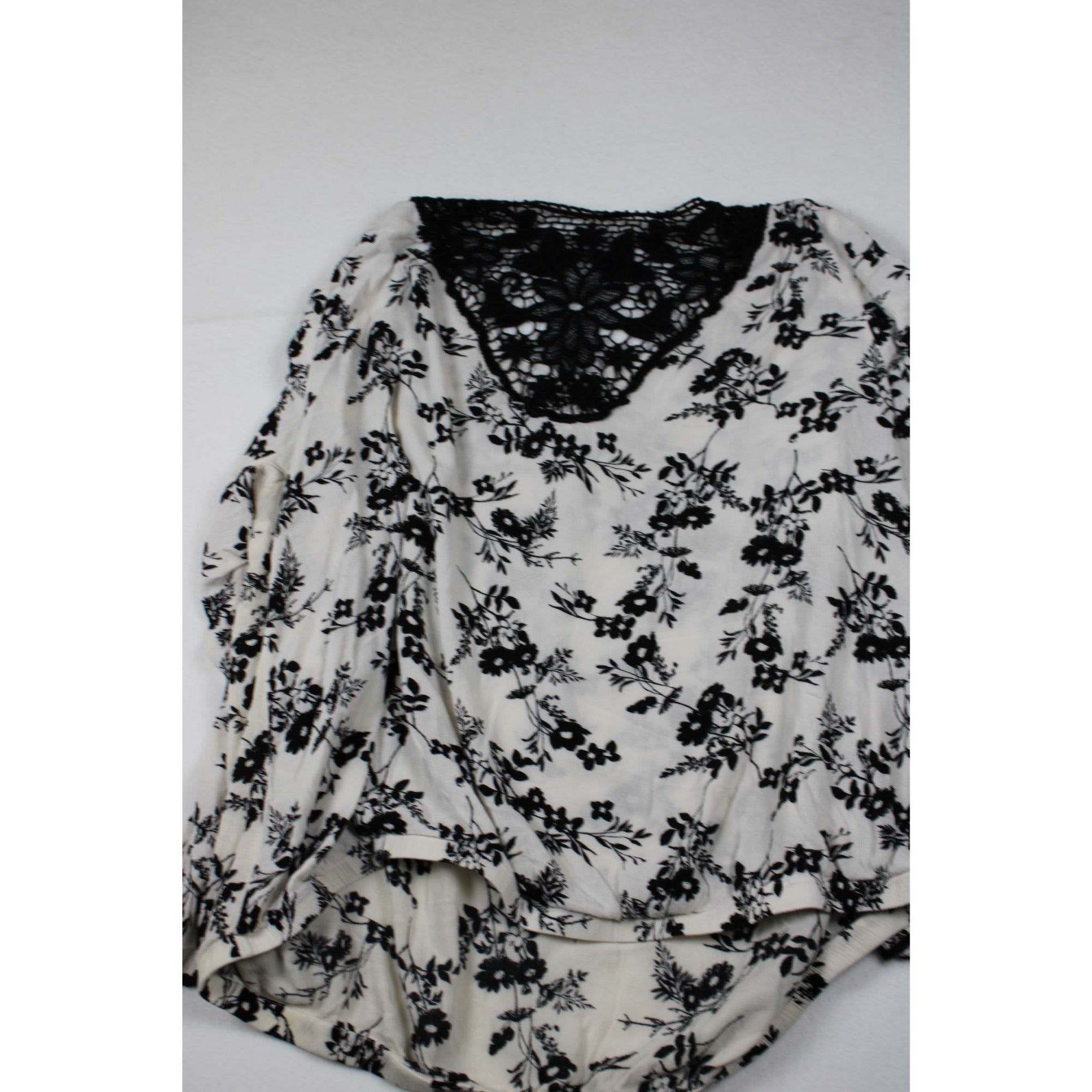 Torrid Womens Floral Lace Trim Blouse Size 3
