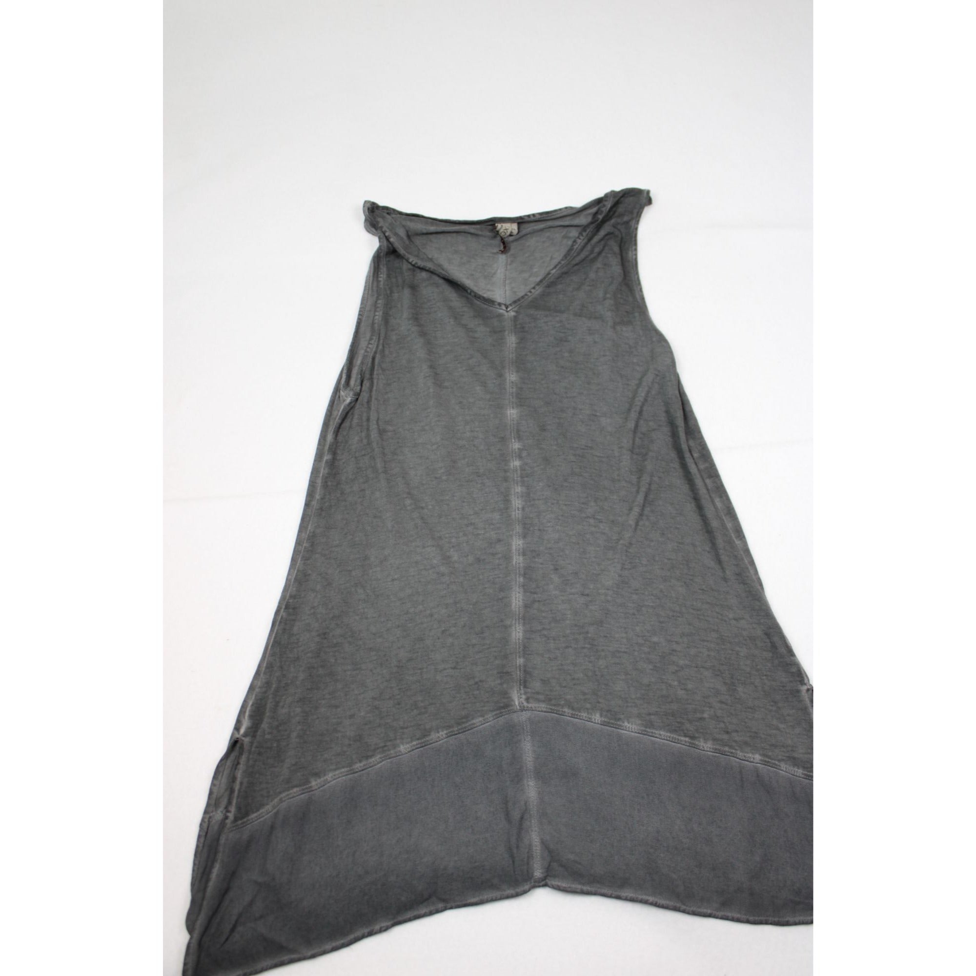 XCVI Gray Sleeveless Tunic Tank Top With V-Neckline & Asymmetric Hem