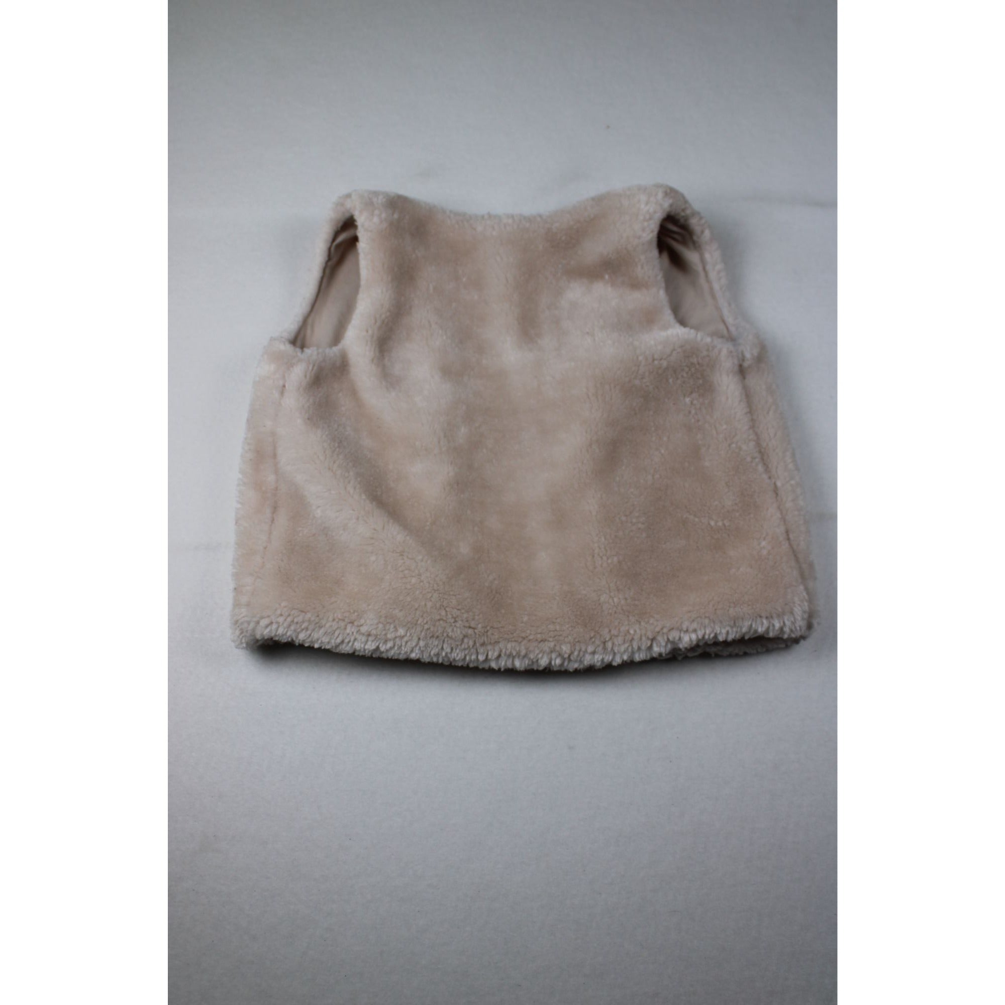 Catherine Malandrino Girls Beige Faux Fur Vest With Bow Accent Size 4